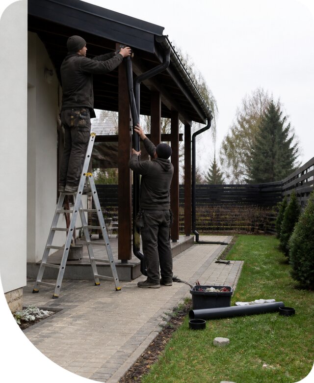 Монтаж и установка водостоков для навеса в Железногорске под ключ